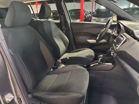 Used 2019 Nissan Kicks SV FWD image 34
