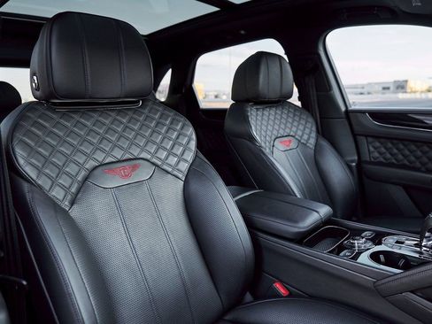 Used 2022 Bentley Bentayga image 39