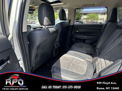 Used 2020 Mitsubishi Outlander SE AWD/4WD image 23
