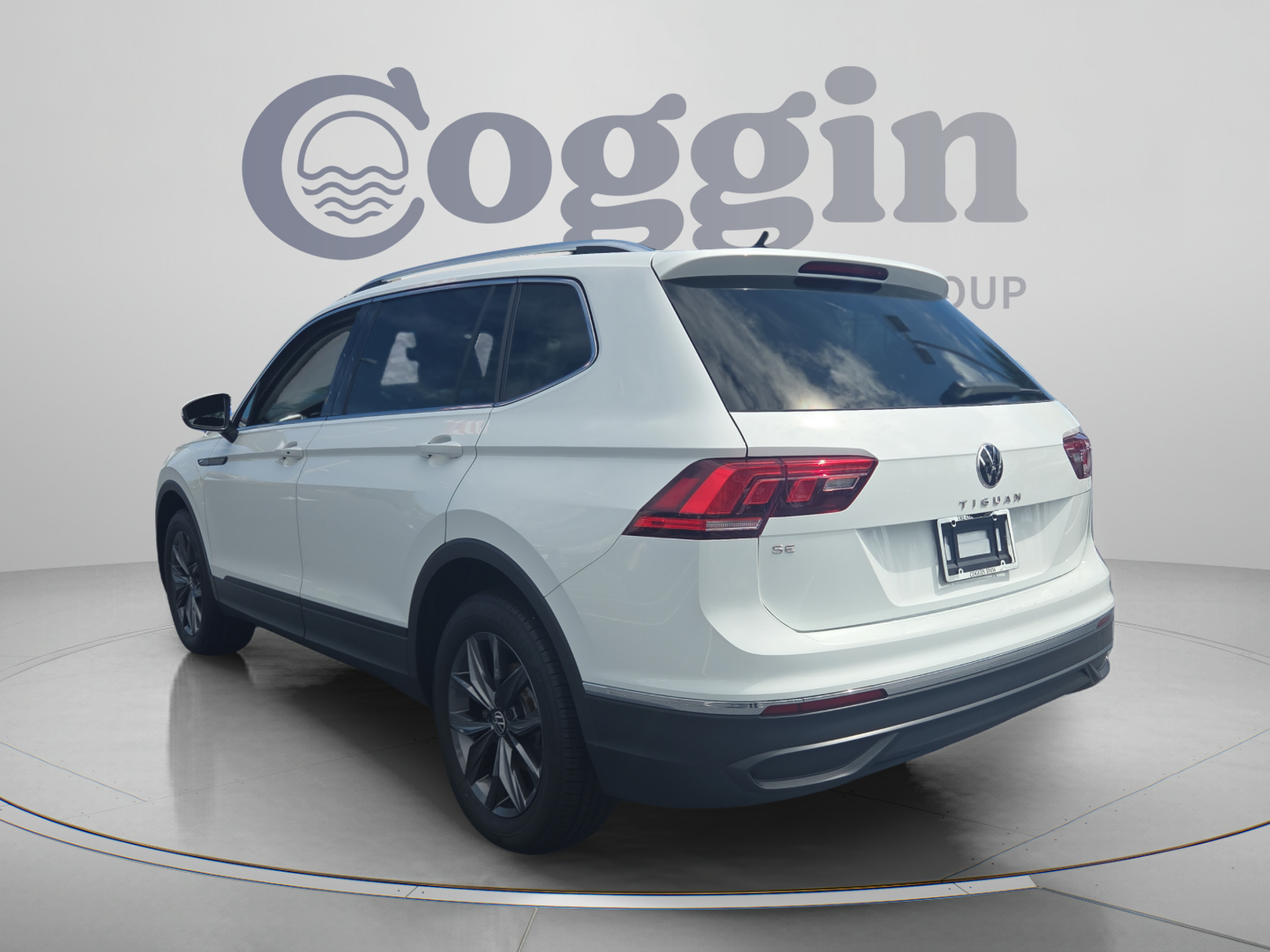 Used 2022 Volkswagen Tiguan SE FWD image 3