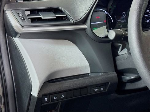 Used 2025 Toyota Sienna XLE image 20