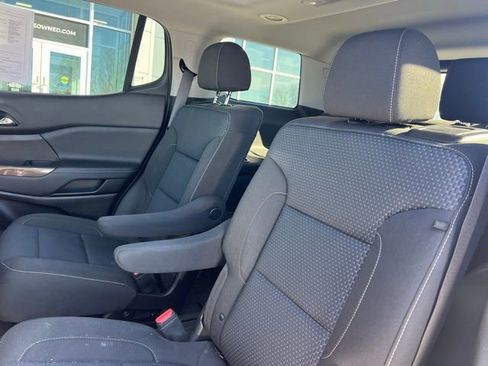 Used 2023 GMC Acadia SLE w/ Driver Convenience Package image 12