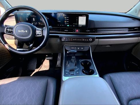 Used 2026 Kia Carnival FWD image 16