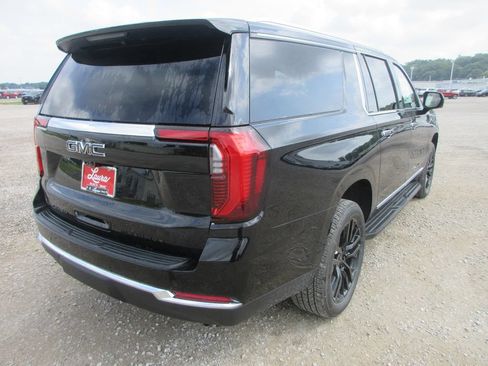 New 2026 GMC Yukon XL Elevation w/ Elevation Premium Package AWD/4WD image 4