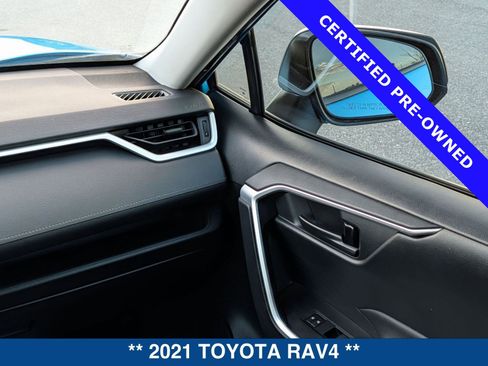 Used 2021 Toyota RAV4 LE image 17