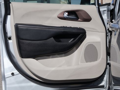 Used 2024 Chrysler Voyager LX image 13