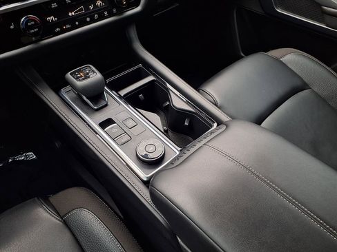 Used 2024 Nissan Pathfinder SL image 17