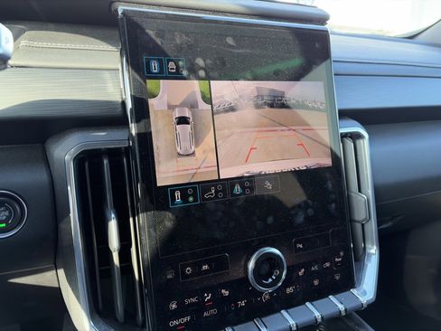 Used 2025 GMC Acadia Elevation image 28