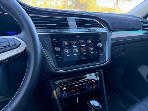 Used 2022 Volkswagen Tiguan SE image 24