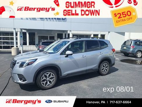 Used 2023 Subaru Forester Premium AWD/4WD image 1