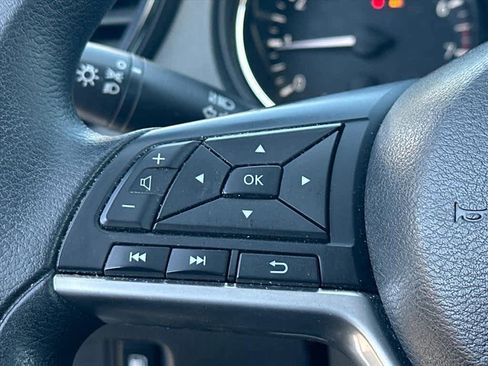 Used 2018 Nissan Rogue S image 17