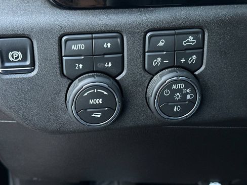 Used 2026 Chevrolet Silverado 1500 High Country w/ Technology Package AWD/4WD image 36