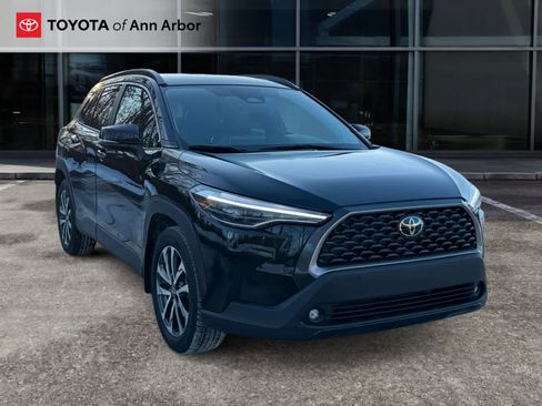 Used 2023 Toyota Corolla Cross XLE image 1