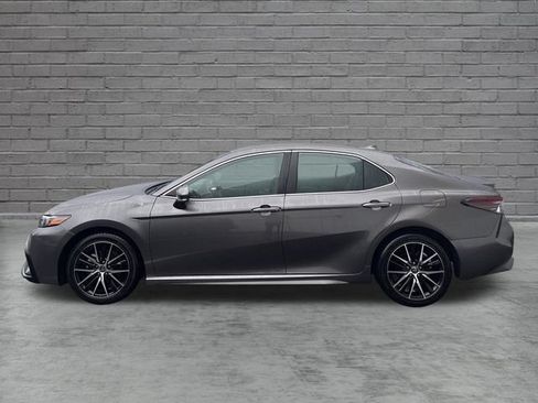 Used 2024 Toyota Camry SE w/ Convenience Package FWD image 4