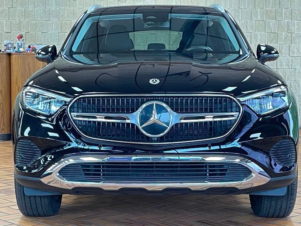 Used 2025 Mercedes-Benz GLC 350e 4MATIC image 3