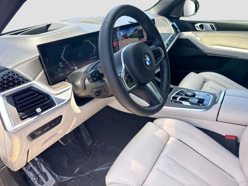 Used 2024 BMW X5 xDrive40i w/ M Sport Package AWD/4WD image 27