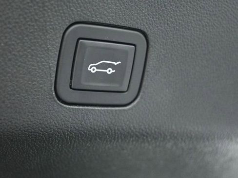 Used 2024 GMC Yukon XL Denali image 24