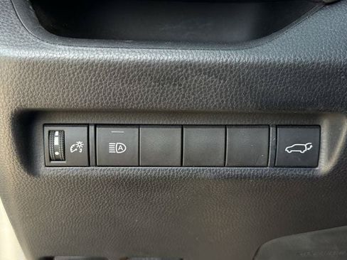 Used 2020 Toyota RAV4 XLE w/ Convenience Package FWD image 24