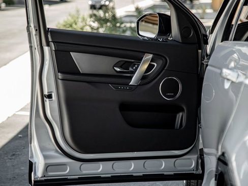 Used 2024 Land Rover Discovery Sport Dynamic SE image 12