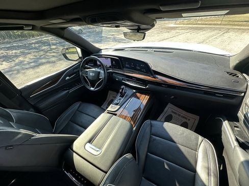 Used 2023 Cadillac Escalade ESV Premium Luxury image 10