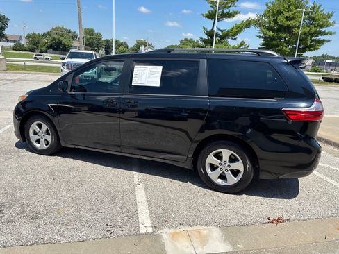 Used 2017 Toyota Sienna LE FWD image 22