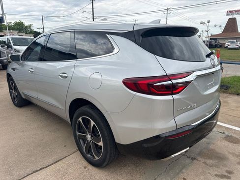 Used 2020 Buick Enclave Essence w/ Sport Touring Edition FWD image 3