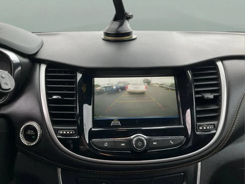 Used 2019 Chevrolet Trax LT w/ LT Convenience Package AWD/4WD image 11