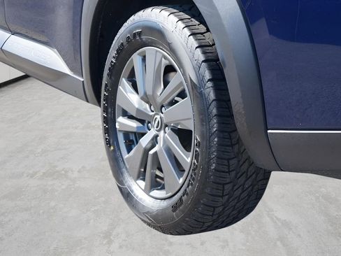 Used 2024 Nissan Pathfinder SV image 9