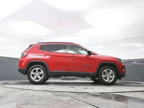 Used 2024 Jeep Compass Latitude image 48