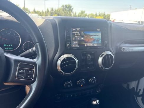 Used 2016 Jeep Wrangler Unlimited Sahara w/ Mopar Chrome Edition Group AWD/4WD image 19