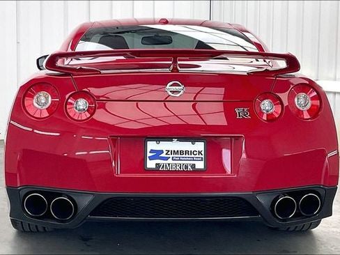 Used 2010 Nissan GT-R Premium AWD/4WD image 4