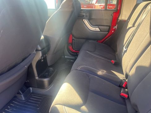 Used 2013 Jeep Wrangler Unlimited Sahara w/ Dual Top Group AWD/4WD image 10