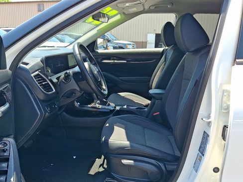 Certified 2025 Kia Seltos S AWD/4WD image 3