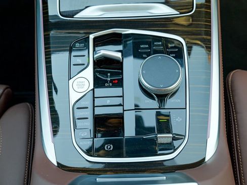Used 2024 BMW X7 xDrive40i w/ Climate Comfort Package AWD/4WD image 57