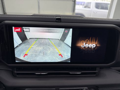 Used 2024 Jeep Wrangler Unlimited Sahara AWD/4WD image 17