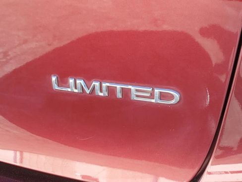 Used 2018 Chrysler Pacifica Limited image 10