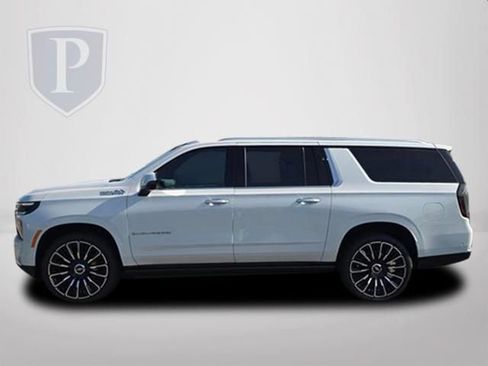 New 2026 Chevrolet Suburban High Country AWD/4WD image 10