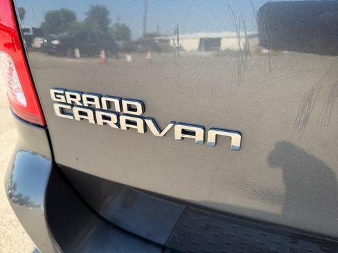 Used 2018 Dodge Grand Caravan SE FWD image 29