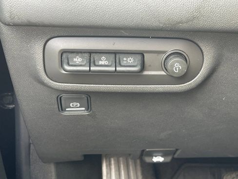 Used 2023 GMC Terrain Denali image 32