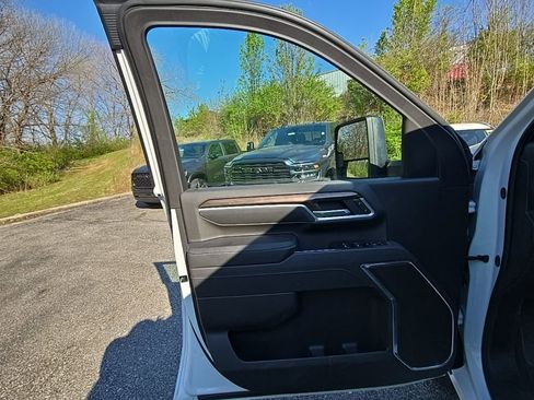 Used 2025 Chevrolet Silverado 2500 LT w/ Convenience Package image 21