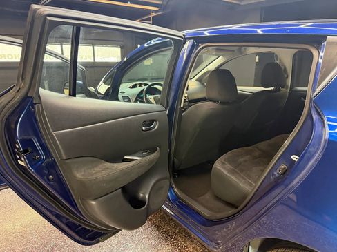 Used 2017 Nissan Leaf SV w/ Premium Package image 19