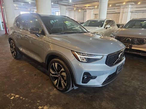 Certified 2023 Volvo XC40 B5 Plus w/ Protection Package Premier AWD/4WD image 5