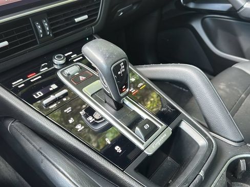 Used 2022 Porsche Cayenne Coupe AWD/4WD image 16