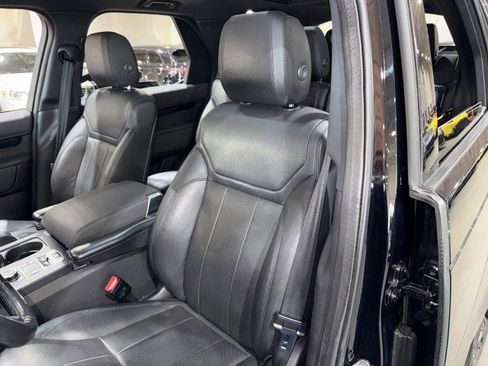 Used 2018 Land Rover Discovery SE image 50