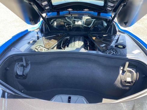 Used 2021 Chevrolet Corvette Stingray Preferred Cpe w/ Engine Appearance Package RWD image 8
