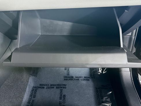 Used 2025 Toyota Corolla LE image 31