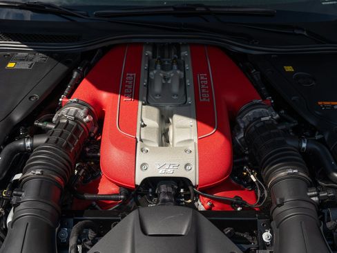 Used 2021 Ferrari 812 GTS RWD image 13