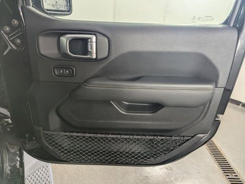 Used 2020 Jeep Gladiator Overland AWD/4WD image 21