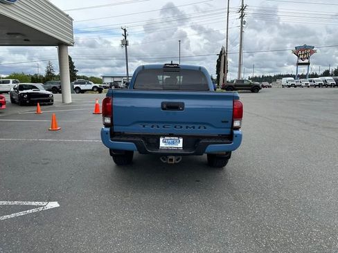 Used 2019 Toyota Tacoma TRD Sport w/ Technology Package AWD/4WD image 3