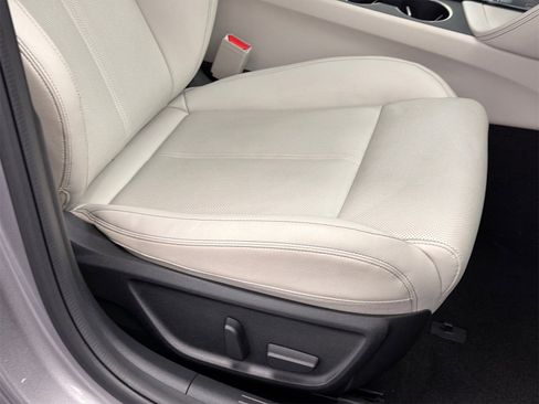 Used 2024 Genesis G70 2.5T image 10